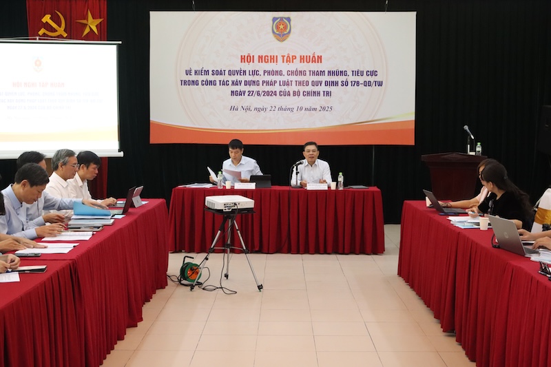 ​Tập huấn về kiểm soát quyền lực, phòng, chống tham nhũng, tiêu cực trong công tác xây dựng pháp luật